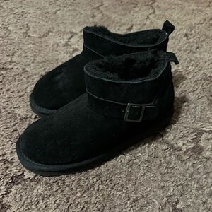 Bear Paw shorties size 3 girls